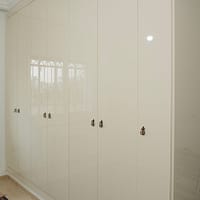 Un dressing pensé dans la pureté des lignes, où chaque façade s’intègre parfaitement à l’espace 🤍
👉 Finition brillante, poignées classiques et intégration murale totale pour un rendu élégant, discret et intemporel💯

🤝Un équilibre entre simplicité et raffinement, signé Modo Concept.

Contactez nous
📍 Ariana
📞 +216 23 707 111 | +216 29 664 433
🌐 www.modoconcept.com

#ModoConcept #DressingSurMesure #DesignMinimaliste #Élégance #AménagementIntérieur #SurMesure #LuxuryLiving