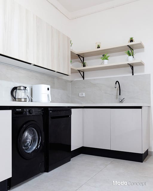 🥰Simplicité, élégance et fonctionnalité ✨

👉Cette cuisine sur mesure associe des lignes épurées, des finitions lumineuses et des rangements optimisés pour un espace aussi pratique qu’agréable à vivre au quotidien.

🤍Une réalisation pensée dans les moindres détails.
 © Modo Concept

Contactez nous
📍 Ariana
📞 +216 23 707 111 | +216 29 664 433
🌐 www.modoconcept.com

#ModoConcept #CuisineSurMesure #CuisineModerne #DesignIntérieur #AménagementIntérieur #CuisineTunisie #MenuiserieSurMesure #InteriorDesign #Tunisie